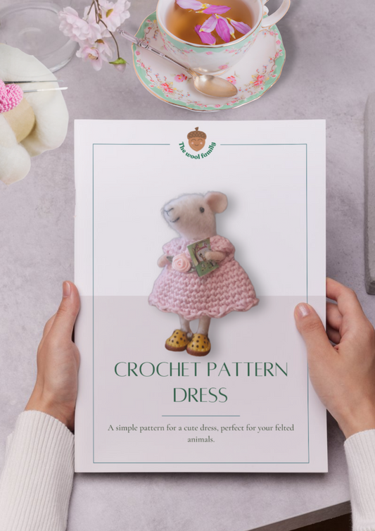 Haakpatroon voor mini jurkje voor naaldvilten