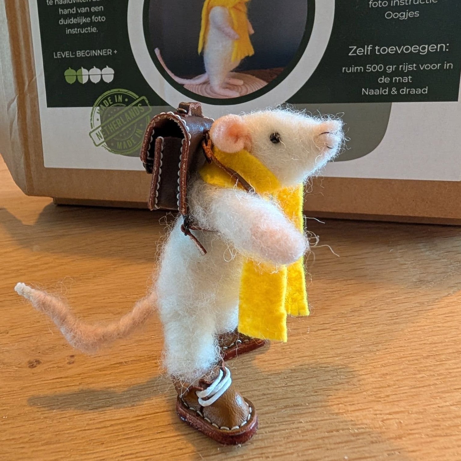 vilt muisje met rugtas