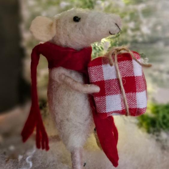 Christmas sunny needle felt mouse