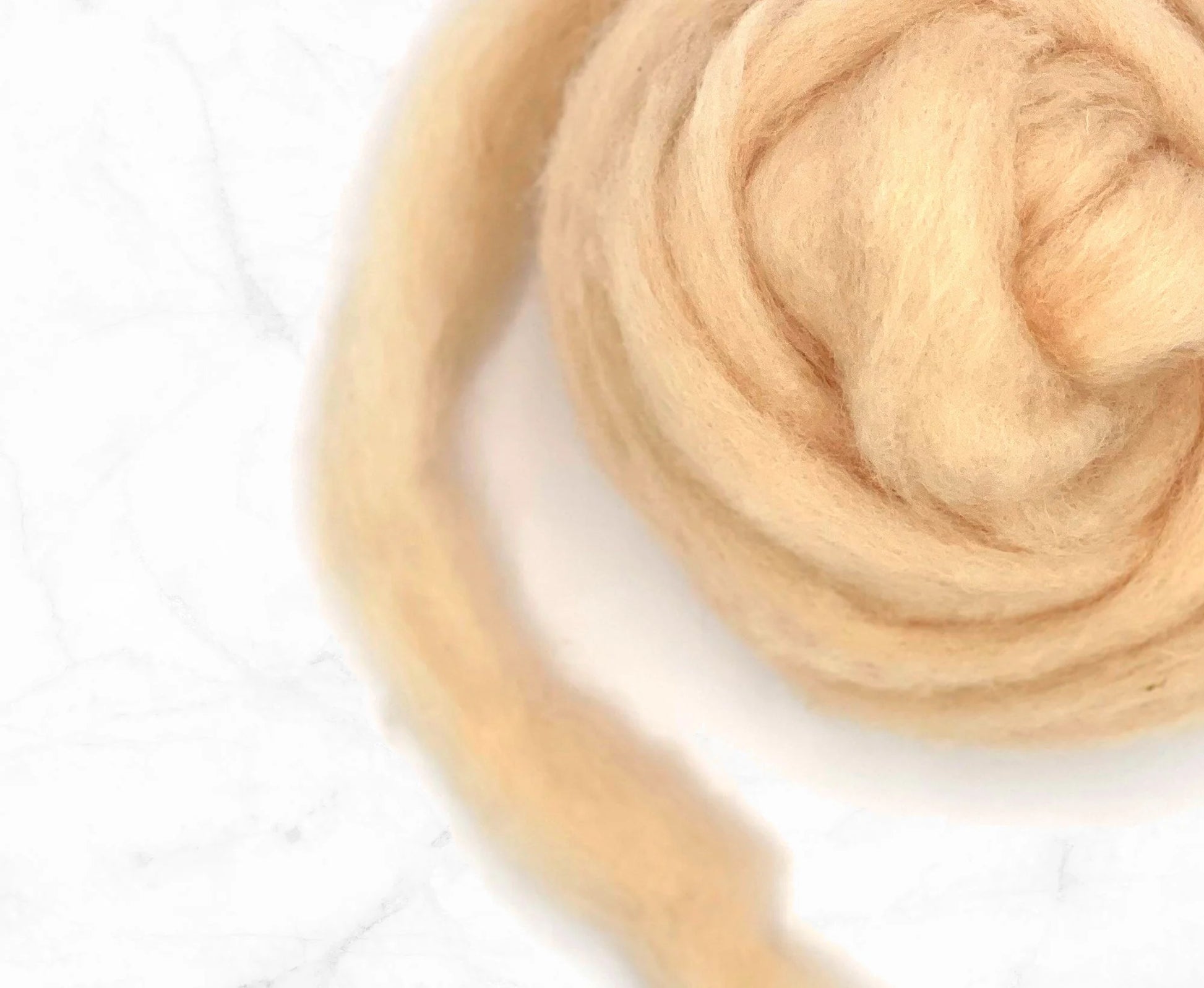 Carded wool eggshell skincolour