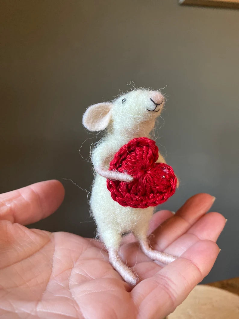 needle felted mouse holding heart