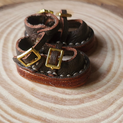 Miniatuur bruine schoentjes met gesp